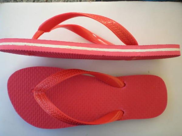 chinelo liso sem estampa com filete branco